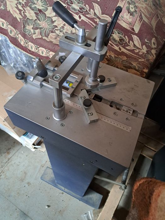 Машина за сглобяване на рамки