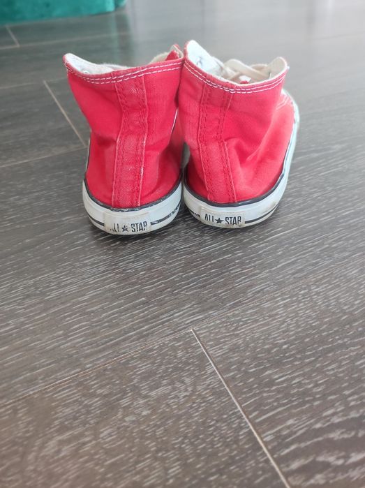Converse roșii 26
