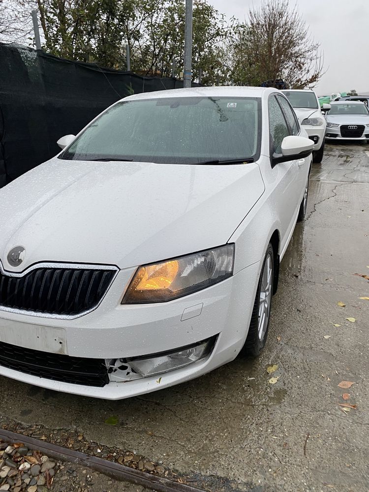 Fuzetă dreapta față Skoda Octavia 3 2.0 tdi