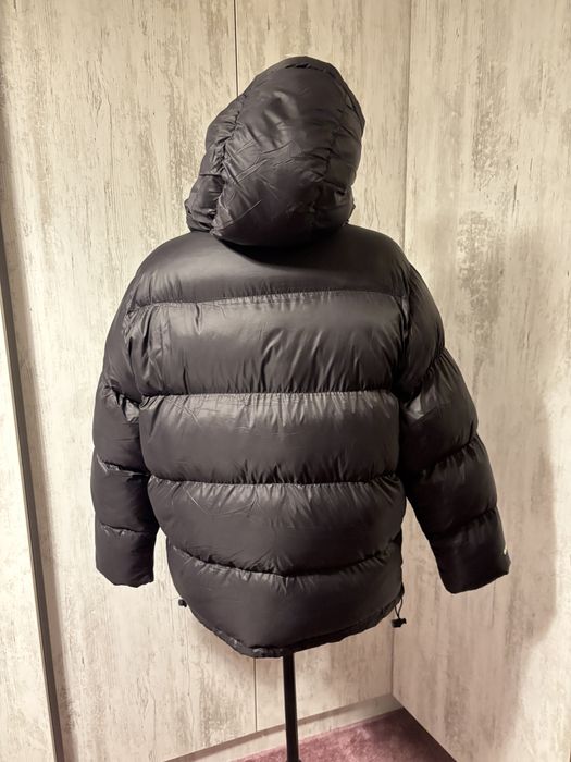 vand geaca stussy noua