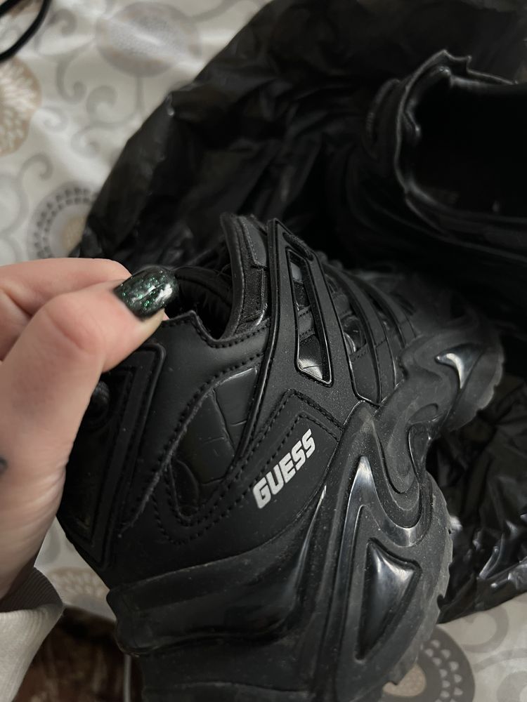 Обувки GUESS