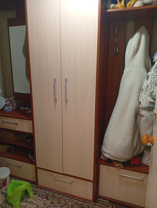 Продам прохожий шкаф