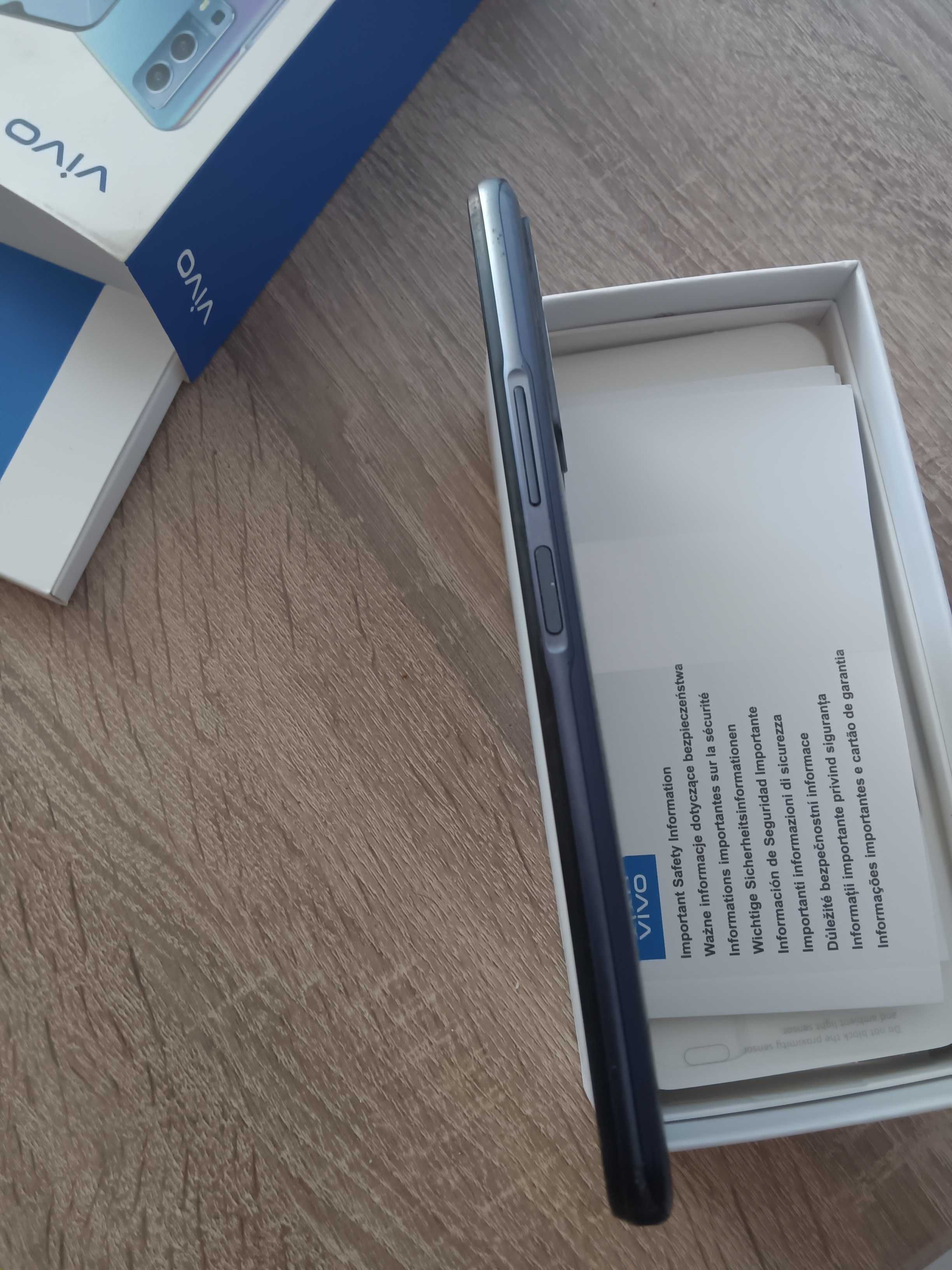 Смартфон Vivo Y72 5G