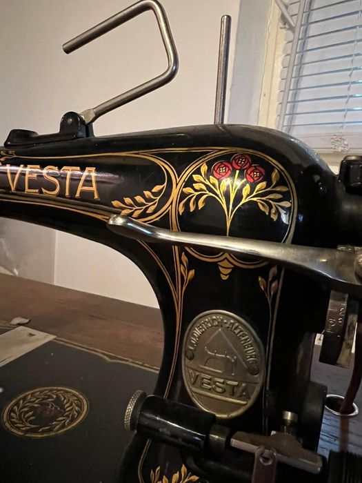 Masina de cosut  antic Vesta