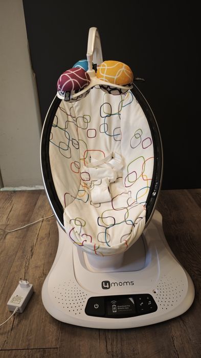 Електрическата бебешка люлка mamaRoo 4.0 Multi-color plush