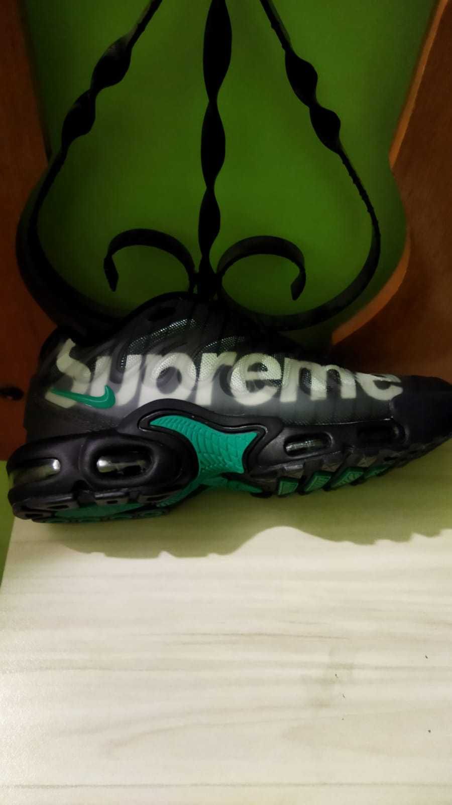 Продавам чисто нови маратонки nike supreme размер 41 но отговаря на 40