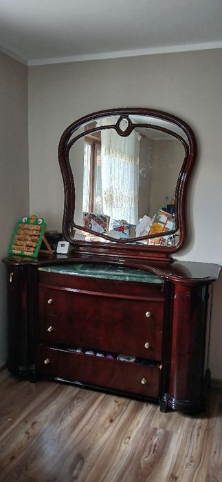 Mobila  Dormitor de lemn cires