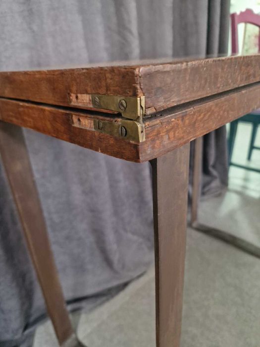 дървена масичка с металнт крака