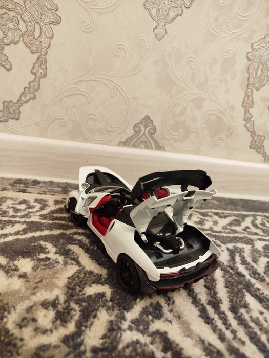 Metallic car McLaren Senna gtr