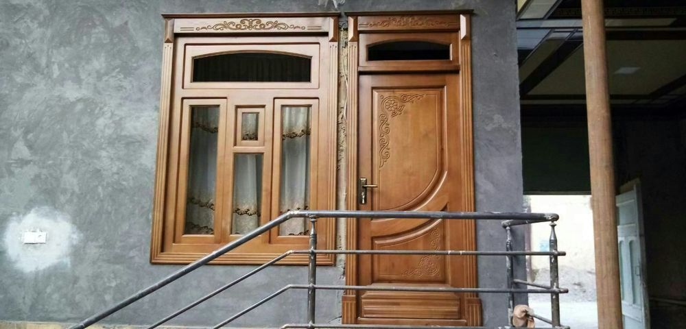 Sifatli eshik deraza va stol stullar