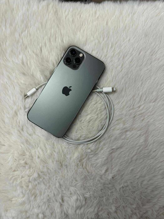 Продавам iPhone 12 Pro