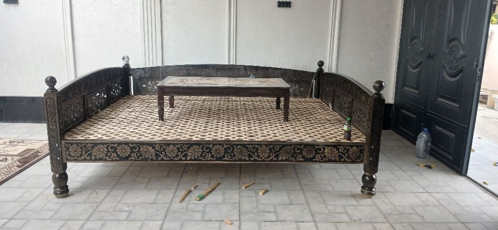Сури тапчан карават
