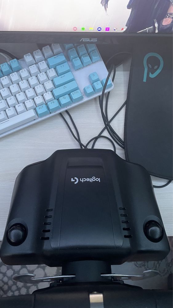 Volan Logitech G920 cu pedale si Schimbător Logitech 6+1 Viteze