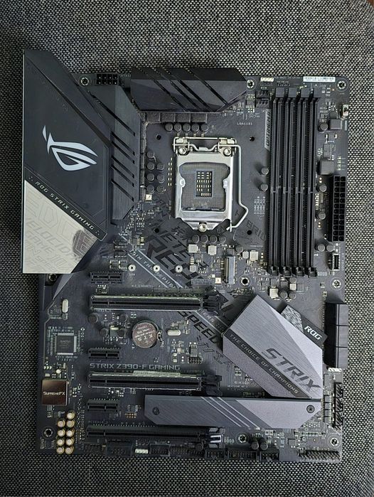 Placă de bază ROG Strix Z390-F