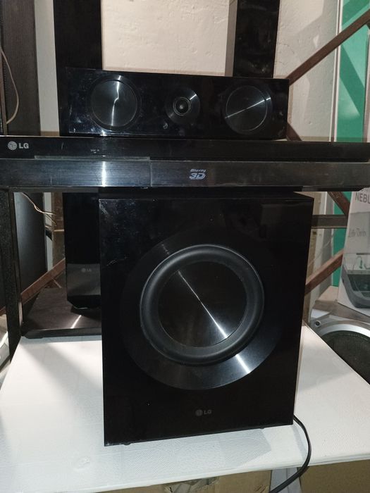 Домашний кинотеатр LG.