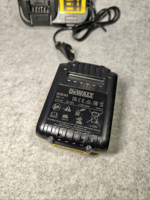 Seturi noi Dewalt 18V acumulator si incarcator