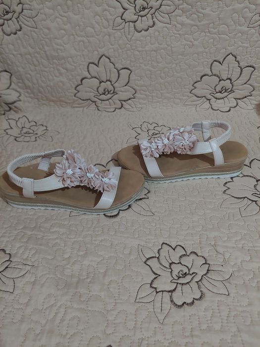Vând sandale Jenny fairy mărimea 37