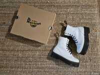 Dr. Martens Boots White