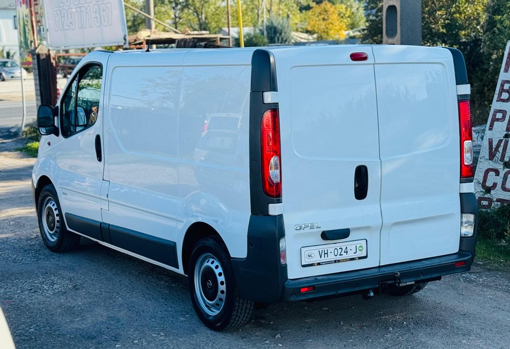 Opel Vivaro // Renault Trafic L2H1 2.0  Euro 5 2014.02