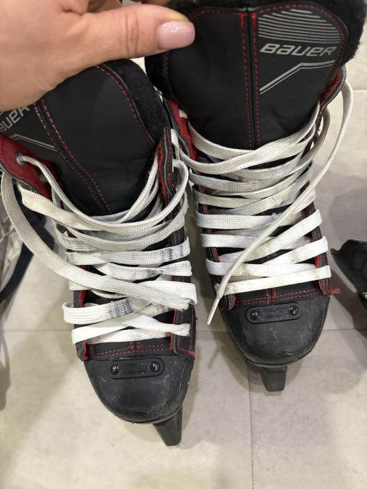 Коньки детские хоккейные BAUER р-р 36