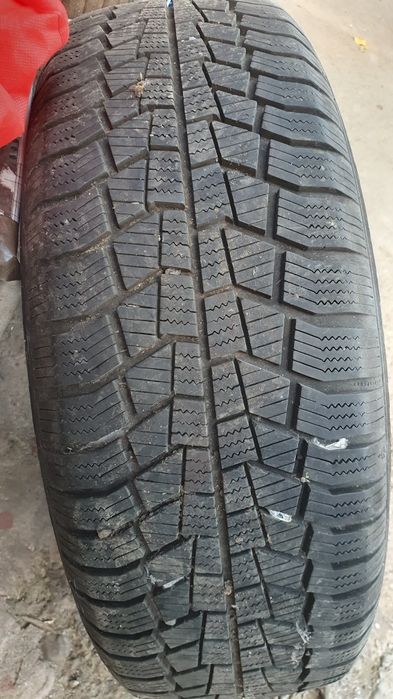 Vând 4 jante cu anvelope (roti) de iarnă 215/60 R17