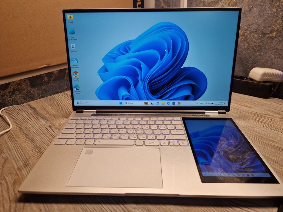 Ноутбук ZenteK с 2 экраном состояние нового