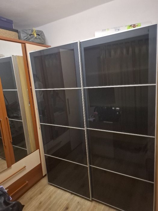 Vand dulap dublu cu usi culisante din sticla aduse din elvetia