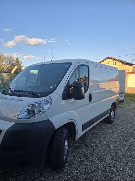 Лекотоварен бус до 1 тон.