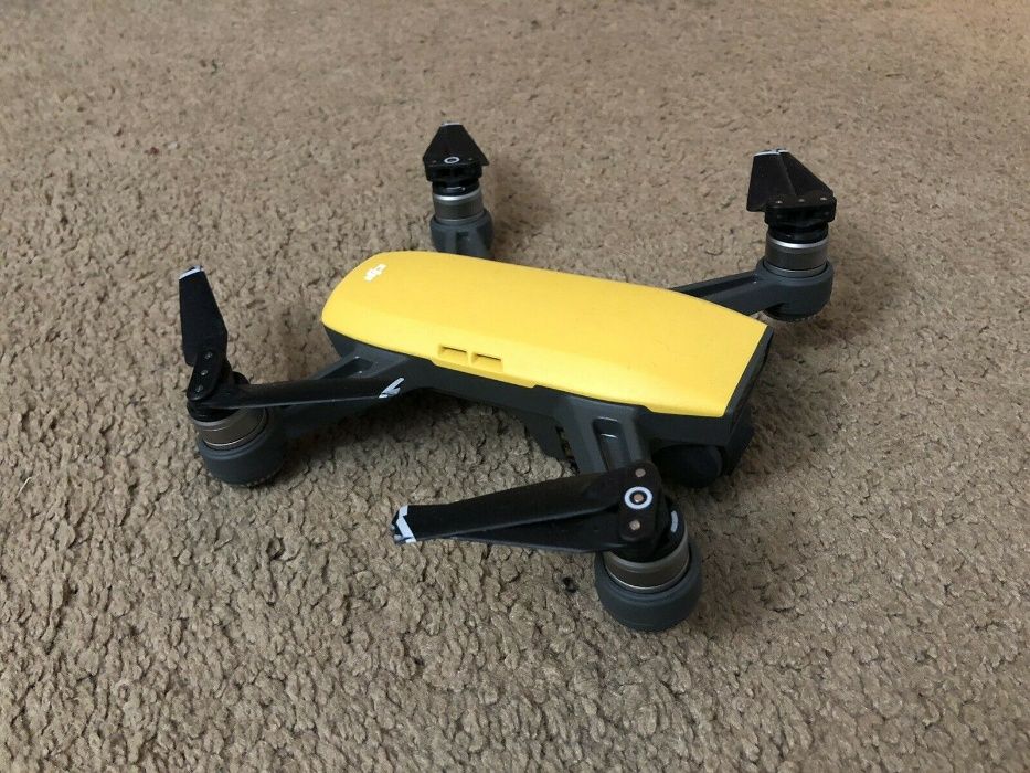 Дрон Dji Spark и дистанционно, controller