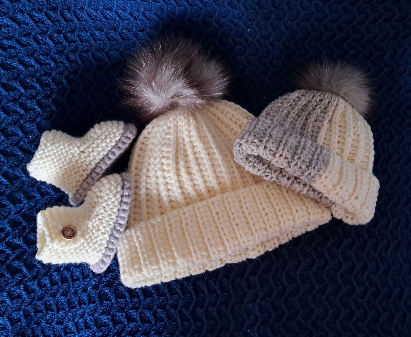 Ръчно плетени шапки,терлички, дрешки за бебета 0-12 месеца