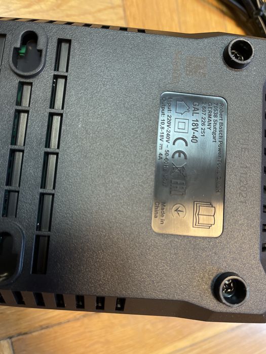 Incarcator-Rapid baterii-10.8-18V, tip GAL 18V-40, nou, original-Bosch