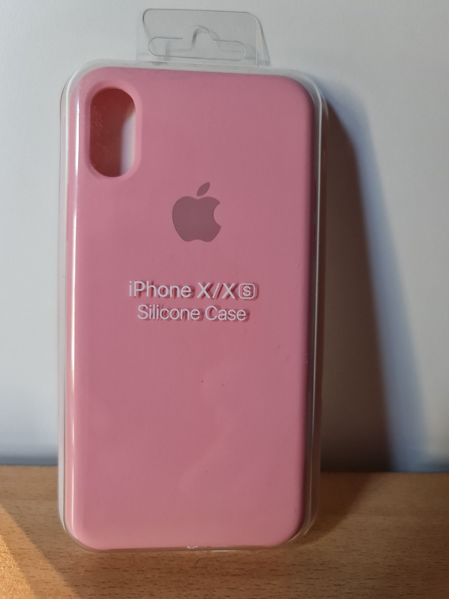 De vanzare husa pentru Iphone x si Xs nou roz si neagra. fara MagSafe.