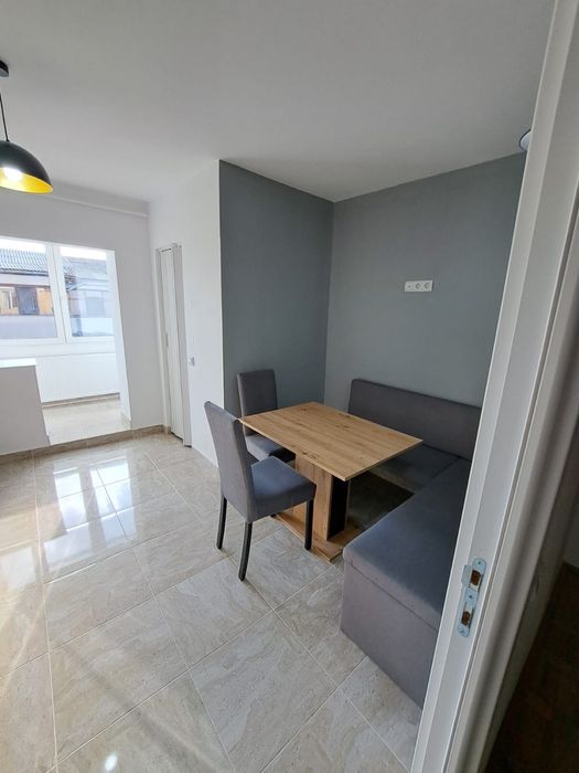 Inchiriez apartament cu 3 camere, zona centrala