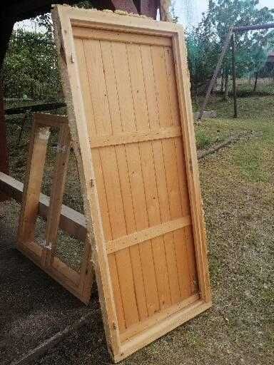 Vand toc, rame geam, usi interior de lemn (brad) cu sau fără obloane