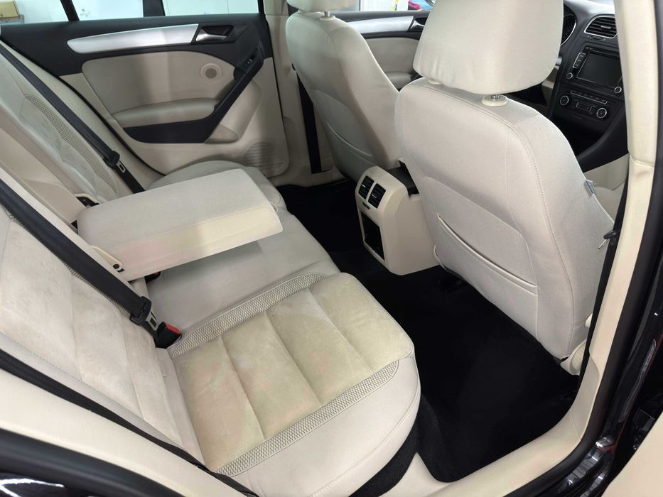 Volkswagen Golf 6 2012, faruri LED, alcantara, dublu climatronic