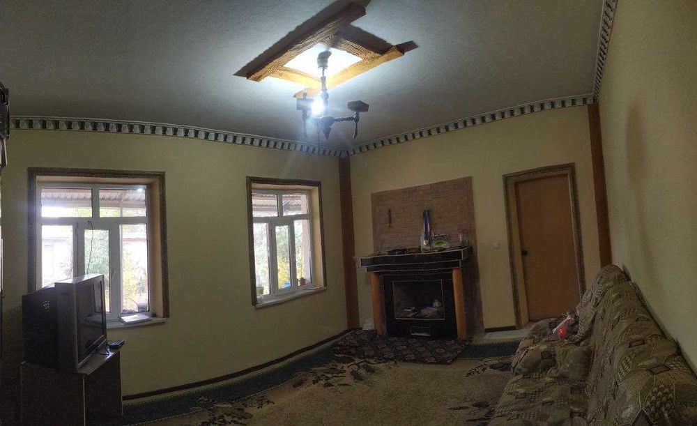 Hovlili 5-xona uy sotiladi yer maydoni (6+7) stux