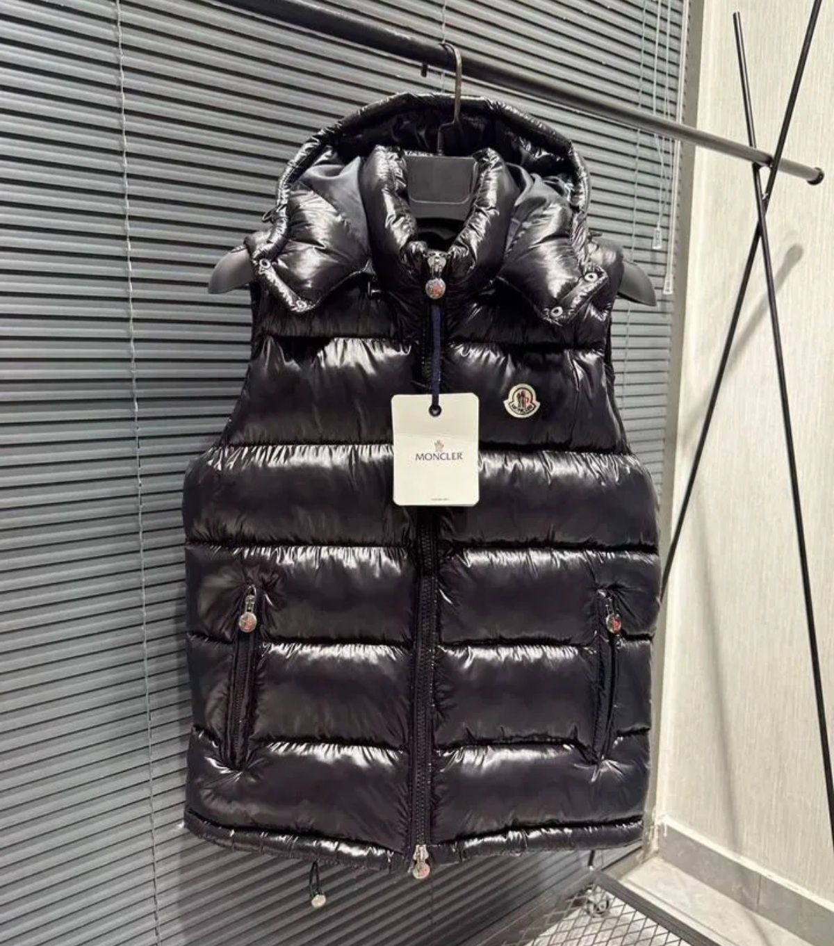 Продаю Жилетка MONCLER