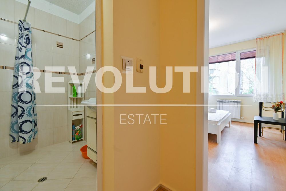 Дава се под наем Двустаен апартамент в София, Център - 60 кв.м за 715 € - Снимка #12