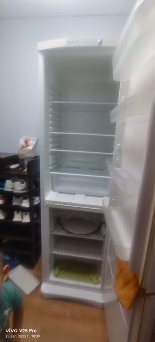 Продаю холодильник, Indesit