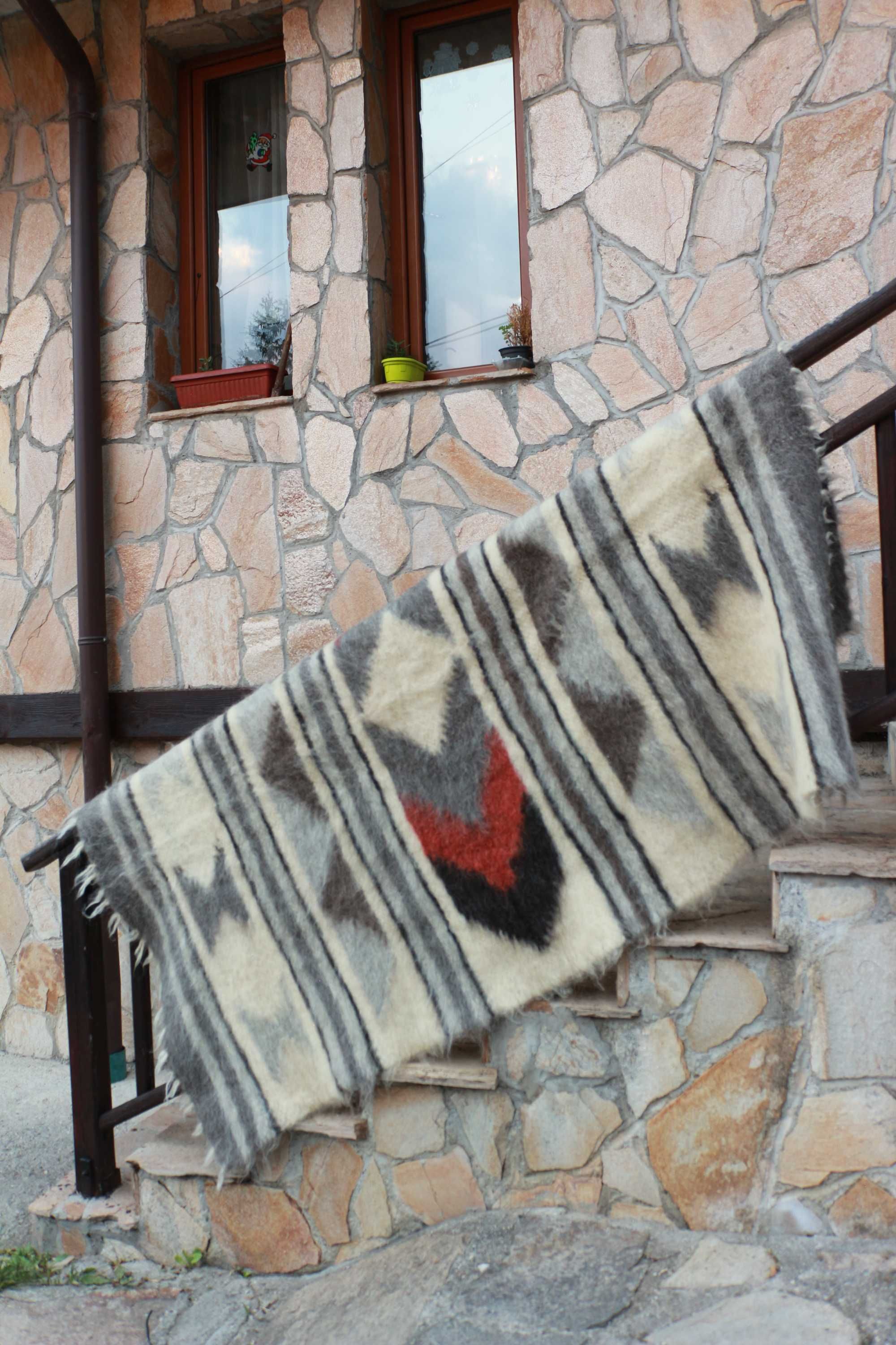 Уникален Козяк/Килим от овча вълна – Ръчно изработен китеник