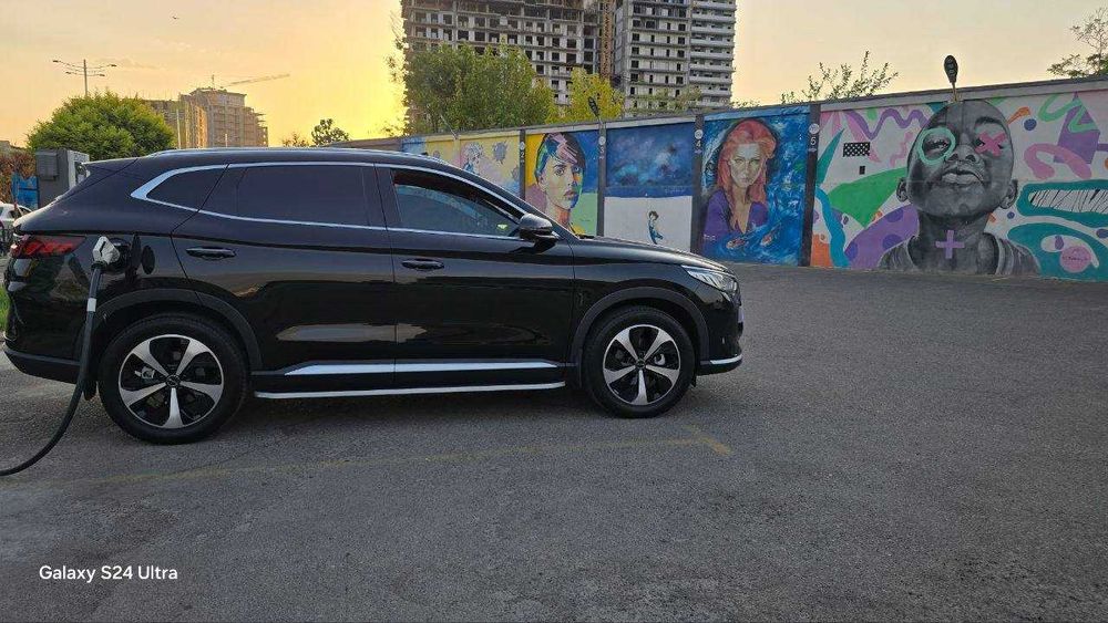 Продается черный Song Plus Flagship AWD 2023г.в.  официал
