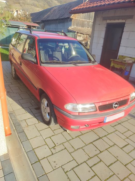 Opel Astra F 1.7 Diesel 1995 – jante aliaj, baterie nouă, stare bună.