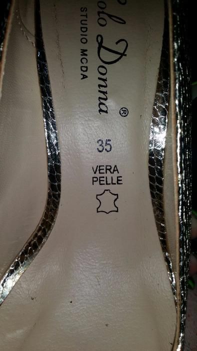 Vand pantofi decupati auri!