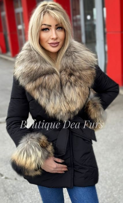 Луксозно дамско яке с богата сваляща яка и ръкави от лисица