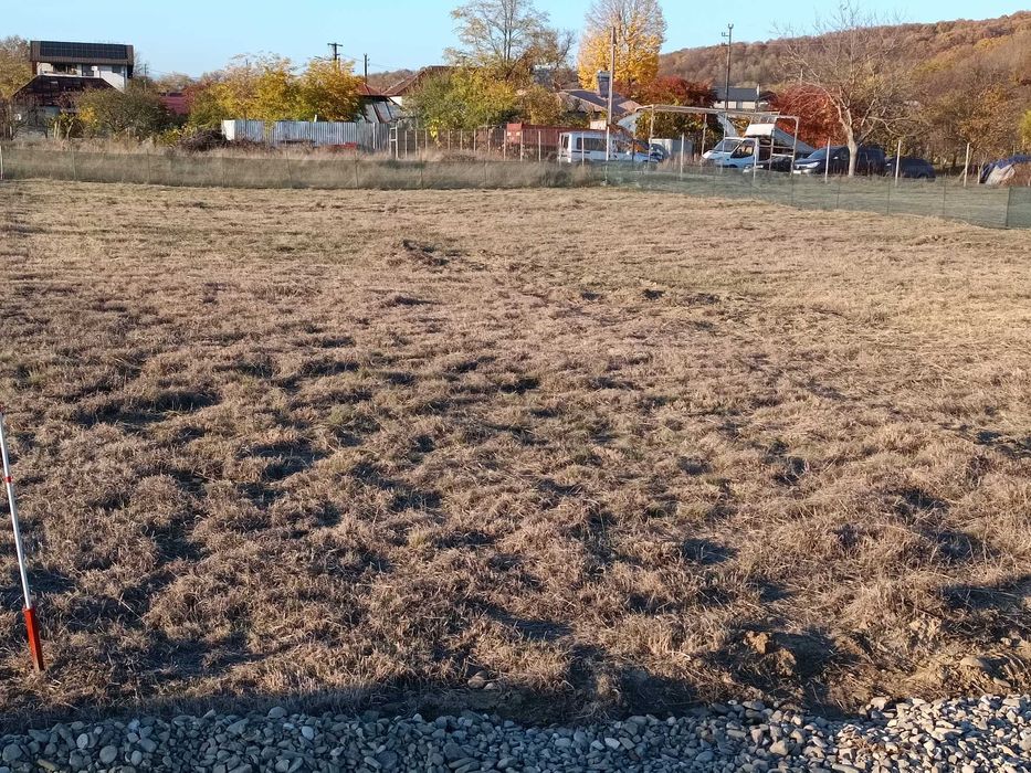 Teren de vânzare intravilan 725mp deal - munte