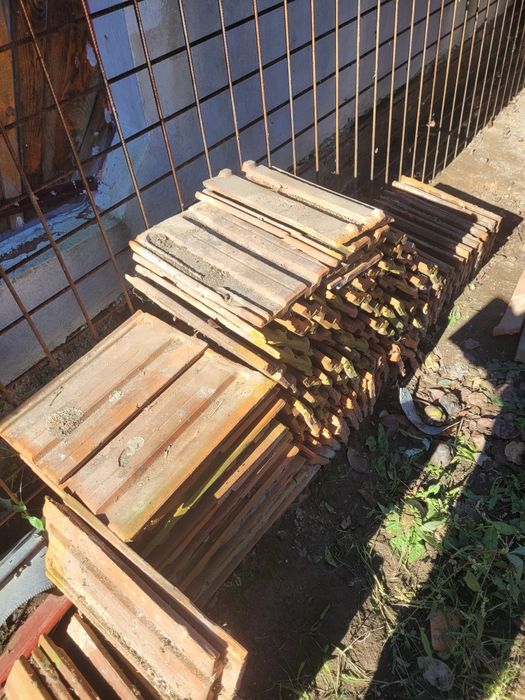 Vând țiglă bună.