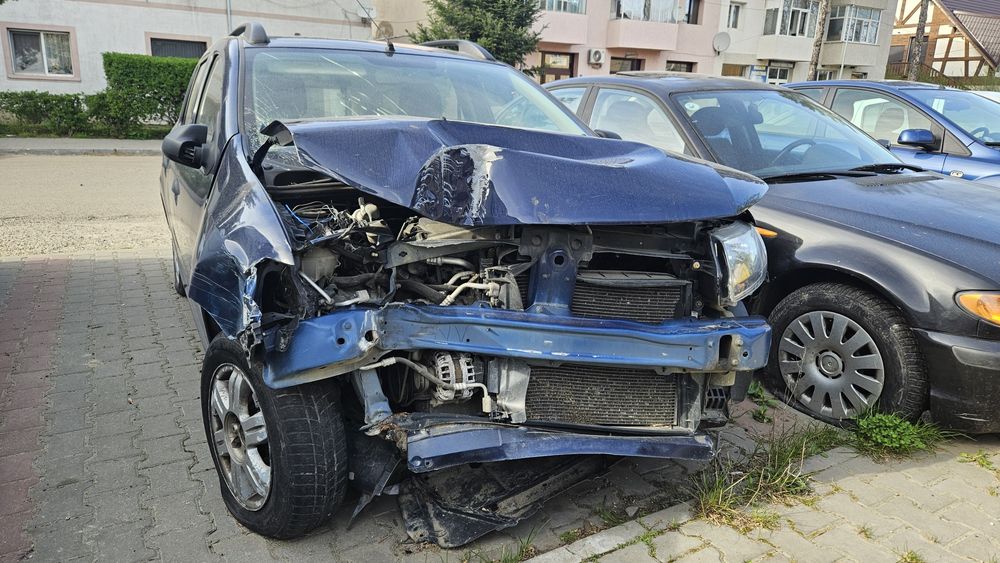 Urgent vând logan avariat