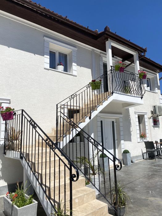 Vand spatii comerciale,restaurant,casa si pensiube