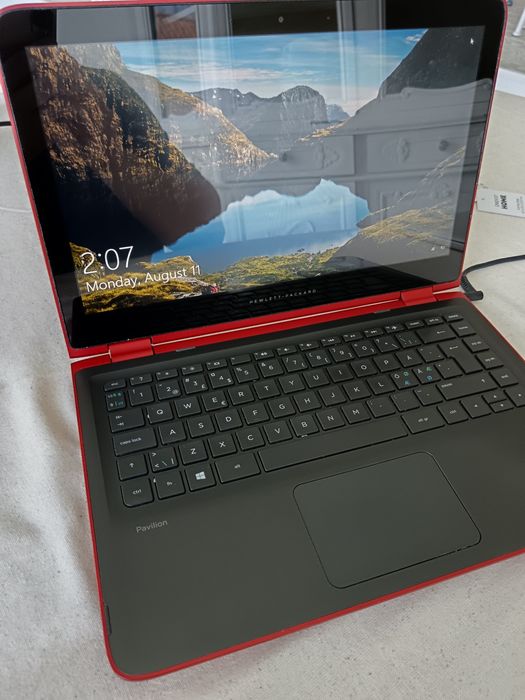 Vând laptop 2 în 1, i3, HP Pavilion Model 13 - s080no