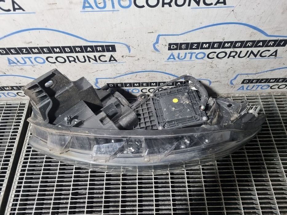 Far Dreapta Renault Kadjar 2015 - 2018 SUV 4 Usi (1317) Cu lupă 260107703R